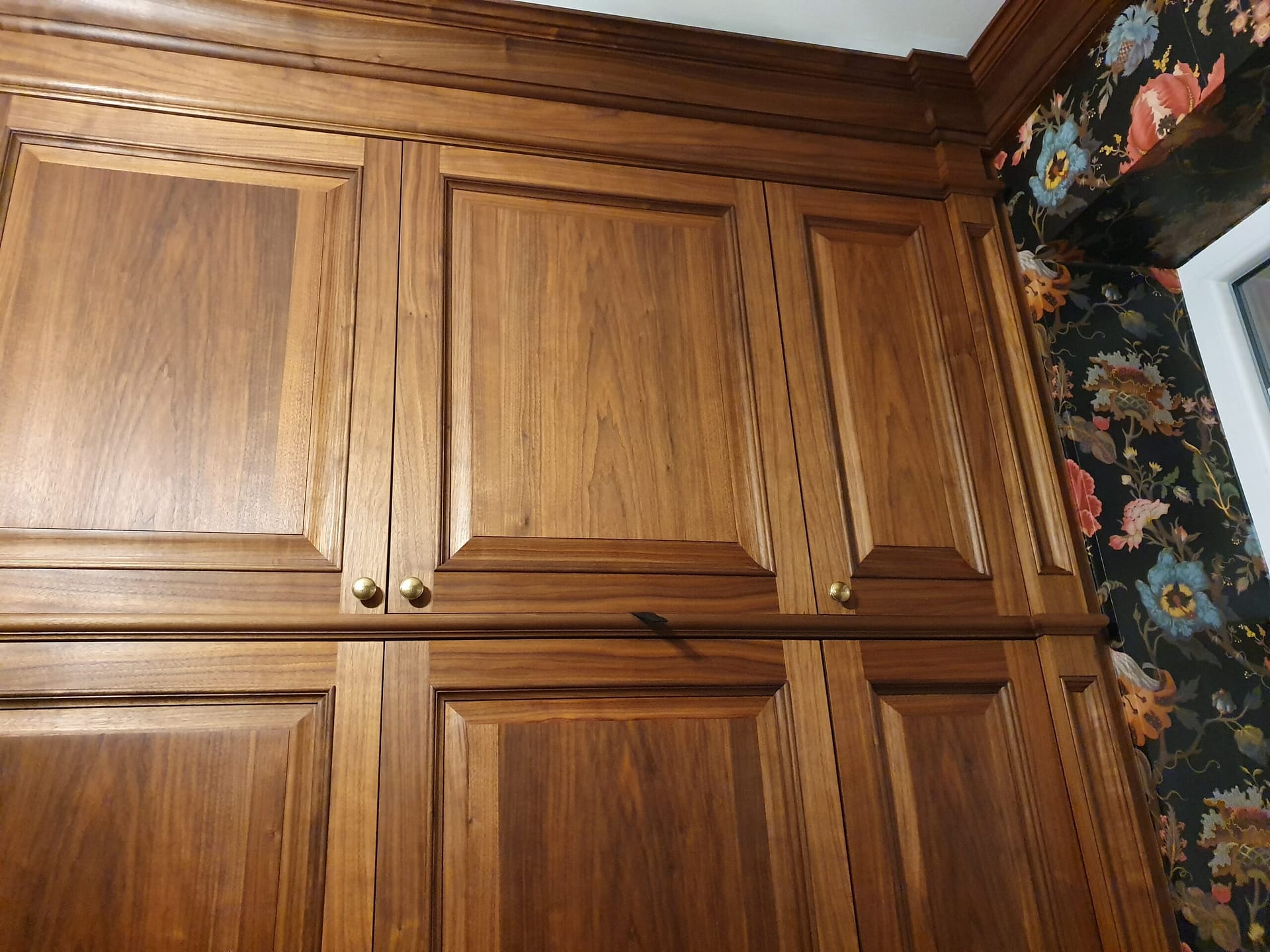 vstavané skrine z masívu na mieru