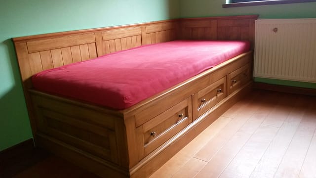 postel na mieru s uloznym priestorom