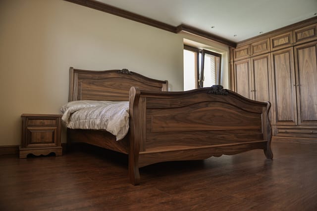 postel na mieru z masivu