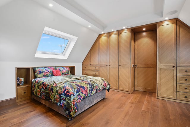 vstavana skrina na mieru, postel na mieru, spalna na mieru